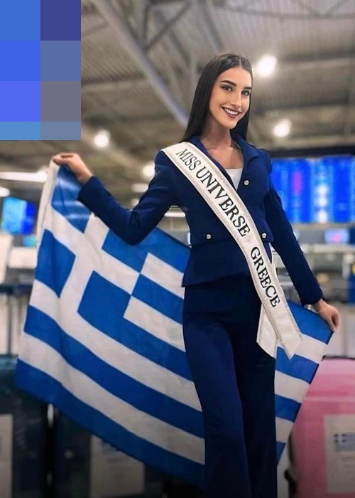 Mỹ nhân đến từ Hy Lạp diện vest xanh thanh lịch. Ảnh: Missosology.