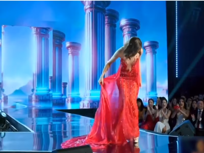 Nhiều khán giả cổ vũ đại diện Ukraine. Ảnh: Vietnamnet.