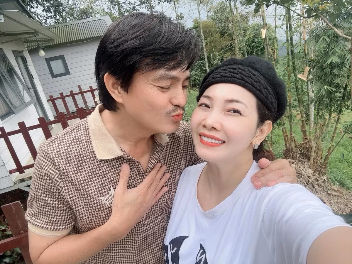 Cao Minh Đạt hẹn hò Trúc Trương năm 2013, sau đó họ kết hôn vào năm 2016. Vợ nam diễn viên không làm trong ngành giải trí nên không xuất hiện nhiều trước khán giả. Tuy nhiên, Trúc Trương được tiết lộ luôn hỗ trợ, đồng hành cùng chồng ở các dự án phim. Cao Minh Đạt từng tự hào kể vợ là "fangirl chính hiệu" của anh.