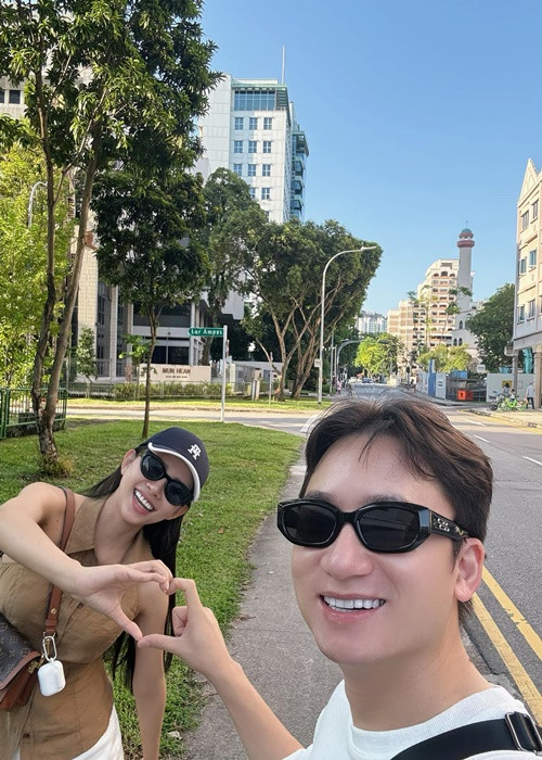 Phan Mạnh Quỳnh chia sẻ trên Znews, sau khi kết hôn, anh không đóng chung với bạn diễn nữ trong MV. Đây là giao kèo giữa hai vợ chồng Phan Mạnh Quỳnh. Ảnh: FB Huỳnh Khánh Vy.