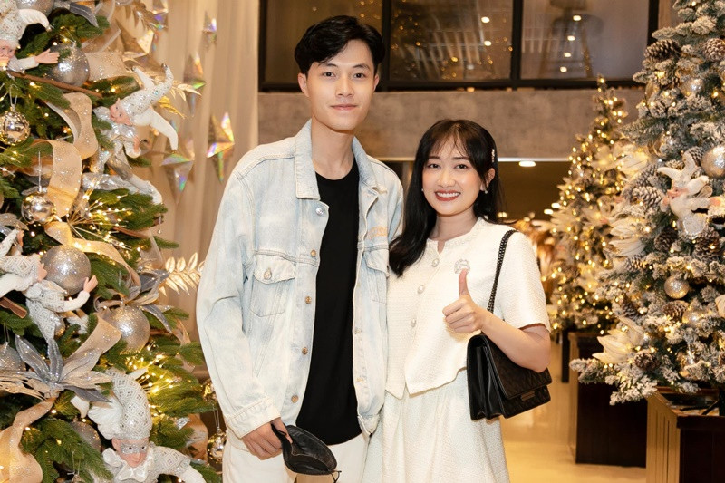 Trong một lần đi làm về khuya, Phan Đạt ngỏ ý muốn kết hôn, Phương Lan gật đầu đồng ý. Cặp đôi dự định tổ chức đám cưới năm 2020 nhưng sau đó hoãn cưới do dịch COVID-19. Ảnh: FB Phương Lan.