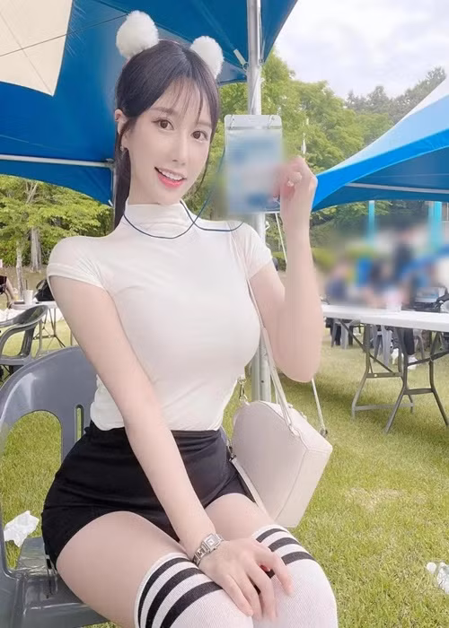 Theo Daum, Eun Young sinh năm 1996, đang làm streamer. Ảnh: Sohu.