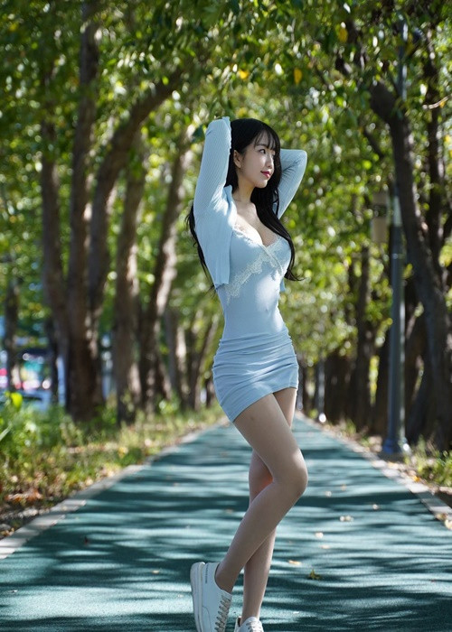 Cô nàng đang làm người mẫu ở Hàn Quốc, có gần 500.000 fan trên Instagram.