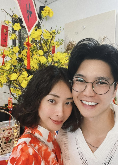 Huy Trần khen vợ phụ việc kinh doanh rất giỏi. Ảnh: FB Ngô Thanh Vân.