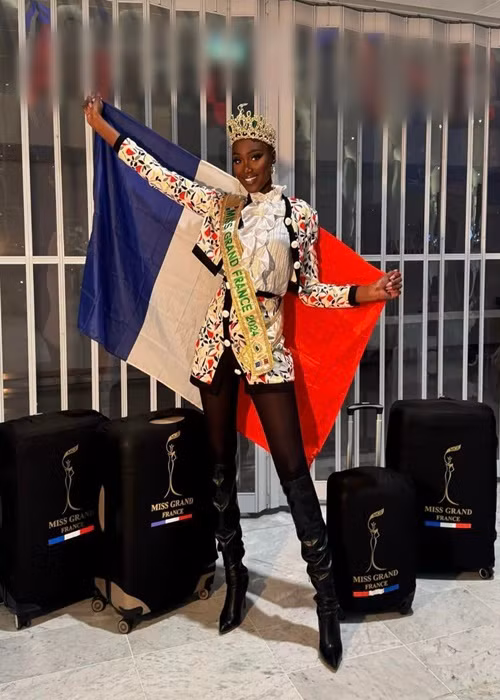 "Mỹ nhân đầu trọc" người Pháp Safietou Kabengele rạng rỡ lên đường thi quốc tế. Ảnh: FB Miss Grand International.
