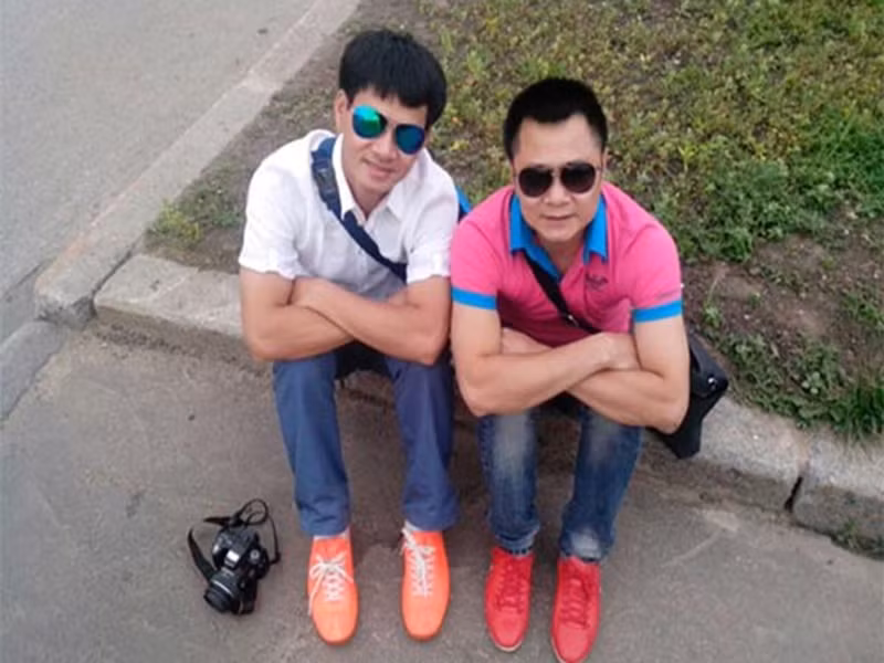 Tự Long sinh năm 1973, hơn Xuân Bắc 3 tuổi. Tuy nhiên, vì chơi với nhau quá thân nên cả hai xưng hô như bạn bè thay vì anh em. Ảnh: Dân Việt.