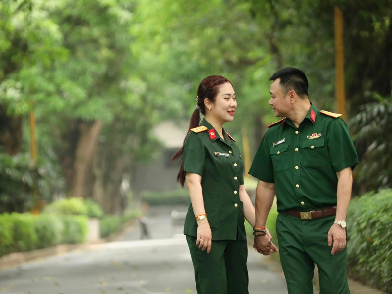 "Nhưng rất may mắn là FC ở Hà Nội cũng có một buổi tiếp sức. Tôi cùng các con đã tham gia và "tiếp lửa" cho anh", Minh Nguyệt chia sẻ trên Phụ Nữ Số. Ảnh: FB Minh Nguyệt.