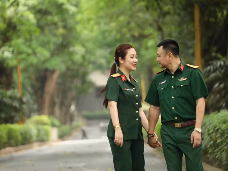 "Nhưng rất may mắn là FC ở Hà Nội cũng có một buổi tiếp sức. Tôi cùng các con đã tham gia và "tiếp lửa" cho anh", Minh Nguyệt chia sẻ trên Phụ Nữ Số. Ảnh: FB Minh Nguyệt.