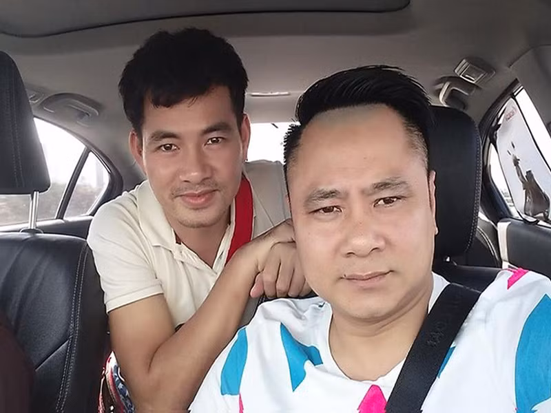 Tự Long và Xuân Bắc không ít lần giận nhau. Tuy nhiên, để có được tình bạn thân thiết như ngày hôm nay, cả hai “nhiều lúc phải nhịn nhau như nhịn cơm sống để cùng chờ cơm chín”. Ảnh: Công Lý.