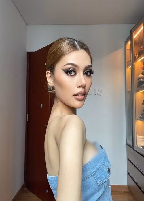 Nàng hậu tốt nghiệp chuyên ngành Sư phạm tiếng anh của Đại học Indo Global Mandiri. Ảnh: Instagram Nova Liana.