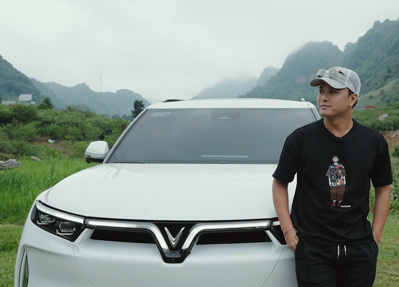 Trong 2 năm qua, diễn viên Hồng Đăng cùng vợ vẫn kinh doanh ăn uống. Ngoài ra, nam diễn viên còn bán ô tô. Ảnh: FB Hồng Đăng.