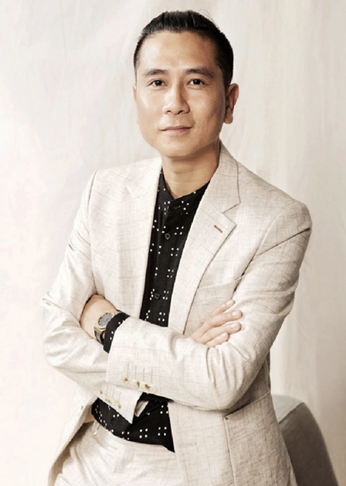 Tháng 12/2022, đại diện khoa Âm nhạc Truyền thống thuộc Học viện Âm nhạc Quốc gia Việt Nam chia sẻ, Hồ Hoài Anh chưa trở lại công việc giảng dạy. Nam nhạc sĩ xin nghỉ việc không lương vài tháng. Tháng 12/2023, theo Tiền Phong, ông Quốc Chung - Phó phòng Hành chính tổng hợp, Học Viện Âm nhạc Quốc gia Việt Nam cho biết, Hồ Hoài Anh đã nghỉ việc. Nam nhạc sĩ chủ động xin nghỉ công tác và đã có quyết định chính thức về việc này. Ảnh: Dân Việt.