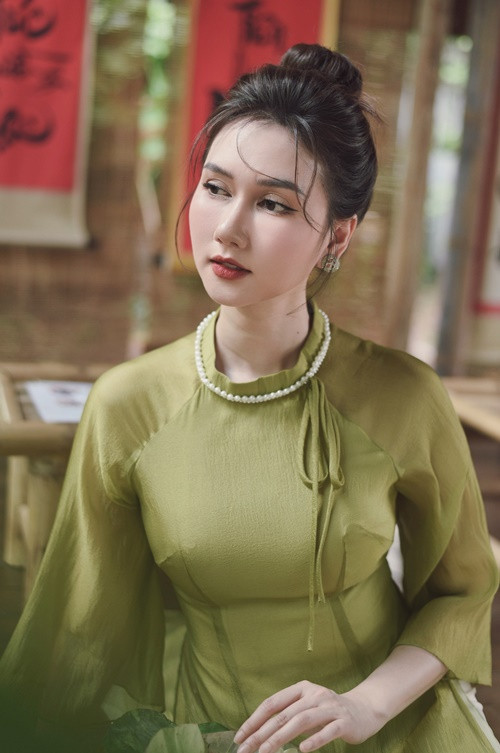 Phía Hương Giang cho biết rằng chấm tử vi là "chuyện tâm linh" nên không chia sẻ. Ảnh: FB Hương Giang.