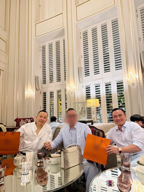 Khắc Tiệp né tránh thị phi showbiz trong 1 năm qua.