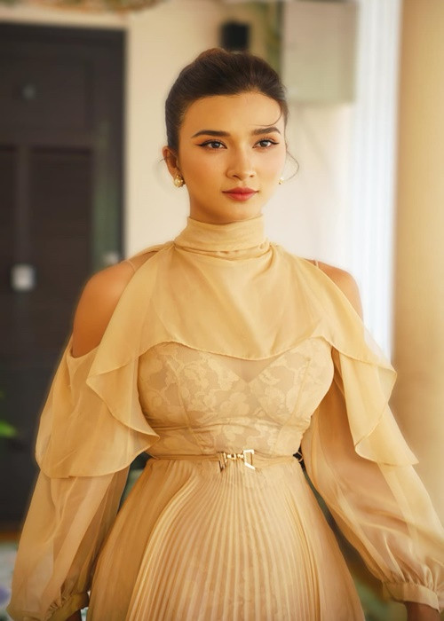 Xinh đẹp, giỏi kiếm tiền, người đẹp sinh năm 1987 vẫn độc thân. Kim Tuyến cho rằng, lẻ bóng có nghĩa là tự do đích thực. Ảnh: FB Kim Tuyến.