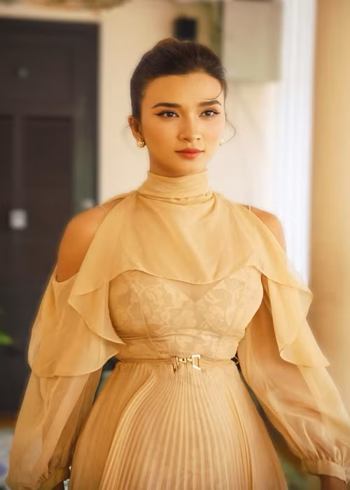 Xinh đẹp, giỏi kiếm tiền, người đẹp sinh năm 1987 vẫn độc thân. Kim Tuyến cho rằng, lẻ bóng có nghĩa là tự do đích thực. Ảnh: FB Kim Tuyến.