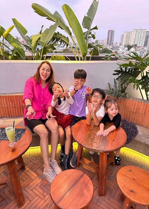 Diễm Châu cho biết, nhiều người tiếp cận cô nhưng khi thấy cô nuôi 5 con thì liền rút lui. Ảnh: FB Diễm Châu.