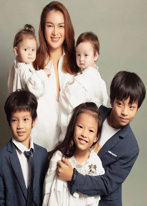 Tự tin nuôi 5 năm, Á hậu 2 của cuộc thi Hoa hậu Áo dài 2006 vẫn cho rằng "phụ nữ hãy cứ dựa dẫm nếu gặp người đàn ông tốt". Ảnh: Người Lao Động.