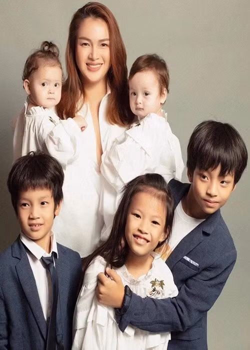 Tự tin nuôi 5 năm, Á hậu 2 của cuộc thi Hoa hậu Áo dài 2006 vẫn cho rằng "phụ nữ hãy cứ dựa dẫm nếu gặp người đàn ông tốt". Ảnh: Người Lao Động.