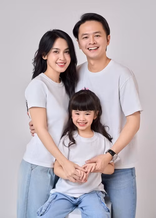 Tháng 4/2018, Văn Anh và Tú Vi đón con gái đầu lòng gia nhập tổ ấm. Ảnh: FB Tú Vi.