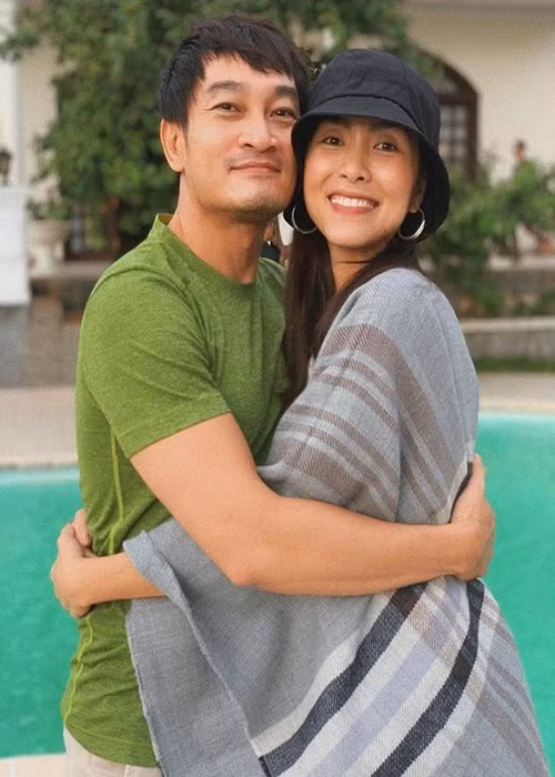 Sau nhiều năm, cặp đôi diễn viên phim Hương phù sa hội ngộ. Ảnh: FB Tăng Thanh Hà.