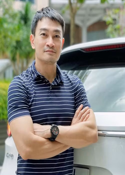 Sau khi kết hôn, Quốc Thái chọn đi về giữa Việt Nam và Mỹ để tiện cho công việc. Bà xã của nam diễn viên ủng hộ quyết định này. Sau này ít vai hoặc khó tìm được vai tâm đắc, Quốc Thái sẽ thuyết phục vợ về Việt Nam hoặc anh sẽ qua Mỹ. Ảnh: FB Trương Minh Quốc Thái.