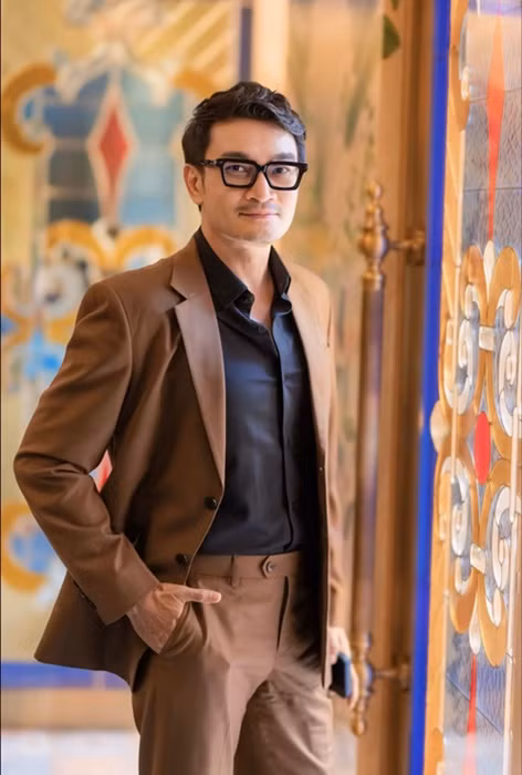 Năm 2017, Quốc Thái kết hôn. Vợ nam diễn viên sinh năm 1974, là một nhân viên văn phòng người Việt ở Mỹ. Quốc Thái gặp vợ khi sang Mỹ lưu diễn. Ảnh: FB Trương Minh Quốc Thái.