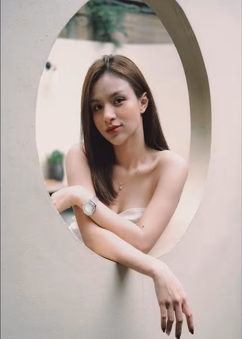 Ngọc Anh vẫn có nhiều đại gia tìm cách đặt vấn đề tình cảm dù cô đã có gia đình.