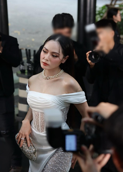 Sắc vóc của Phương Linh không thua kém Song Hye Kyo.