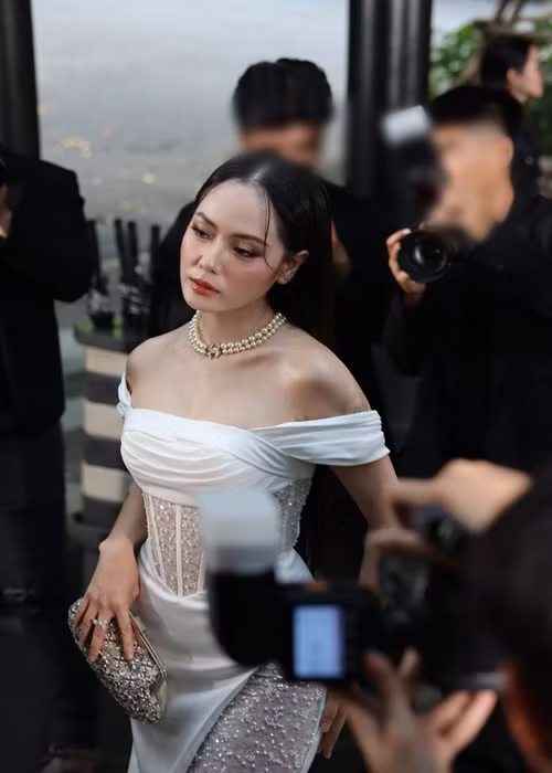 Sắc vóc của Phương Linh không thua kém Song Hye Kyo.