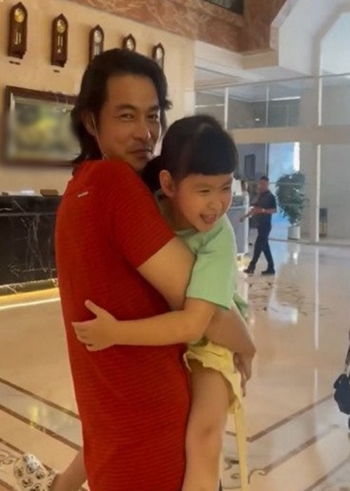 Phượng Chanel nuôi bé Sumi sau khi chia tay Quách Ngọc Ngoan vào năm 2021. Ảnh: Người Đưa Tin.