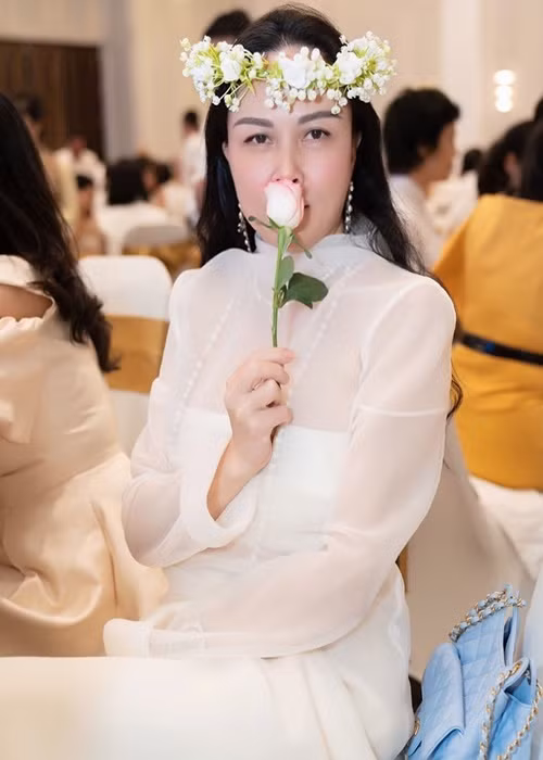 Nhiều năm qua, Phượng Chanel có gu thời trang chưa thực sự ổn định khi số lần bị chê nhiều hơn khen, dù cô dát đồ hiệu kín cả người. Ảnh: Instagram Phượng Chanel.