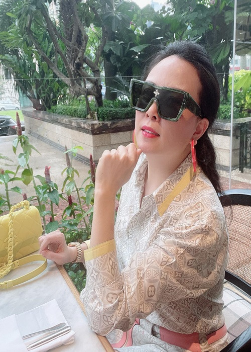 Phượng Chanel giữ mối quan hệ tốt đẹp với tình cũ. Cô thường xuyên đưa bé Sumi về thăm Quách Ngọc Ngoan. Ảnh: Instagram Phượng Chanel.