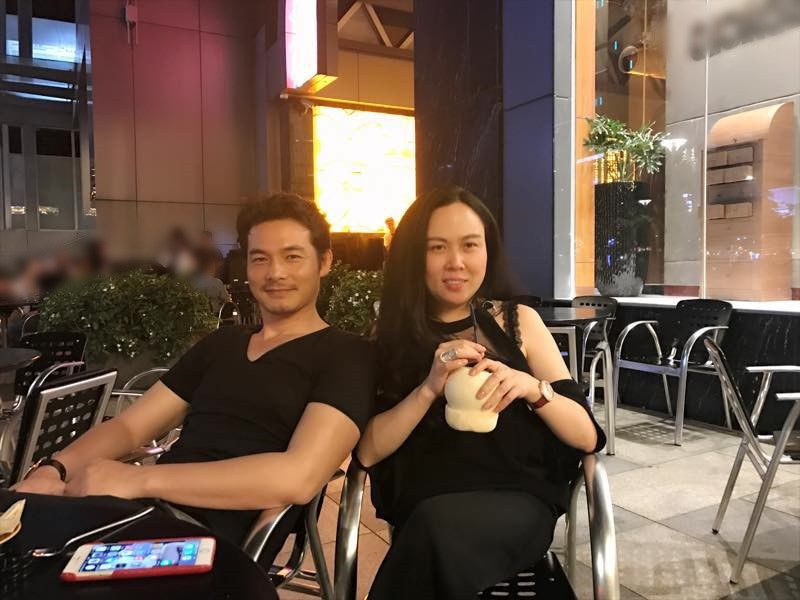 Phượng Chanel là đại gia có tiếng còn Quách Ngọc Ngoan hoạt động trong giới giải trí. Cặp đôi gắn bó sau khi Quách Ngọc Ngoan ly hôn. Ảnh: FB Phượng Chanel.