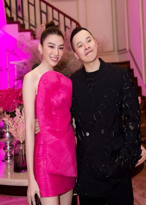 Năm 2013, khi 20 tuổi, người mẫu Lê Hà đầu quân cho công ty của Vũ Khắc Tiệp.