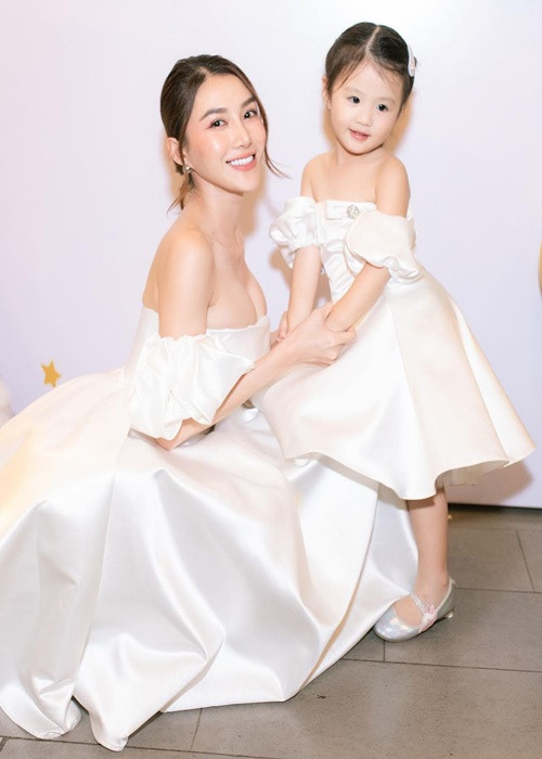 Lê Hà có con gái đầu lòng năm 2018 và con trai thứ hai năm 2019.