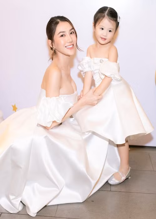 Lê Hà có con gái đầu lòng năm 2018 và con trai thứ hai năm 2019.