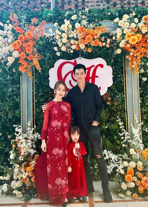 Con gái Hà Việt Dũng và Hà Nhung thừa hưởng nhiều nét đẹp của bố mẹ, rất xinh xắn. Ảnh: FB Hà Nhung.