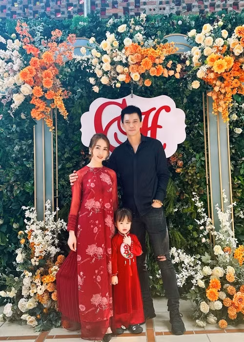 Con gái Hà Việt Dũng và Hà Nhung thừa hưởng nhiều nét đẹp của bố mẹ, rất xinh xắn. Ảnh: FB Hà Nhung.