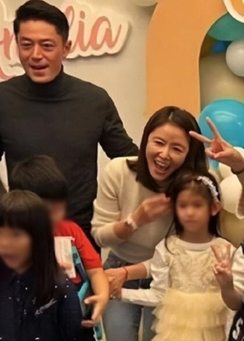 Tuy nhiên, tháng 2/2023, ái nữ nhà Lâm Tâm Như bị lộ mặt do một phụ huynh đã đăng ảnh bé trong tiệc sinh nhật ở lớp mẫu giáo. Ảnh: Tiền Phong.