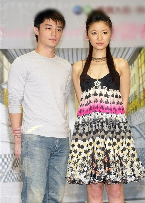 10 năm sau đó, cả hai duy trì tình bạn thân thiết trước khi hẹn hò. Ảnh: VOV.