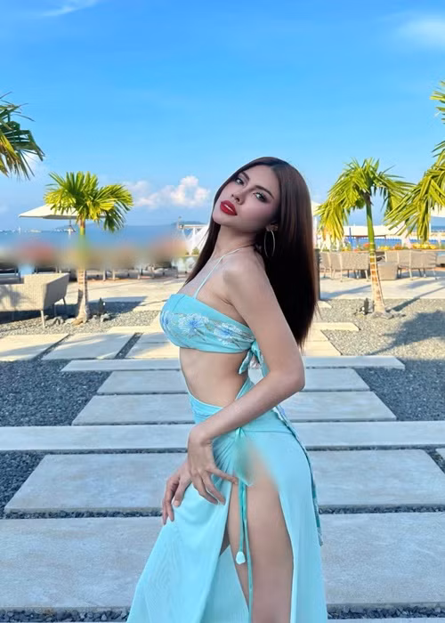 Cô liên tục tham gia các cuộc thi nhan sắc.