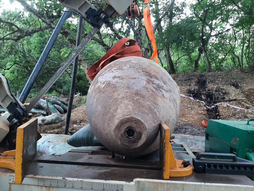 Sau khi được Thủ trưởng Bộ Quốc phòng giao nhiệm vụ, Trung tâm Công nghệ xử lý bom mìn đã khảo sát, nghiên cứu đánh giá kỹ thực trạng quả bom, nhất là thực trạng ngòi nổ, nguyên lý hoạt động...