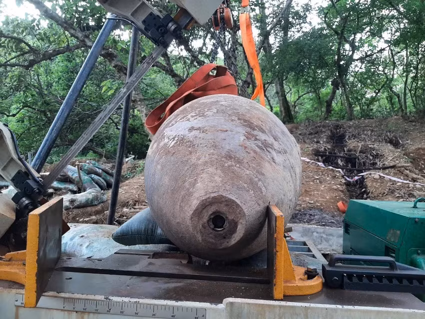 Sau khi được Thủ trưởng Bộ Quốc phòng giao nhiệm vụ, Trung tâm Công nghệ xử lý bom mìn đã khảo sát, nghiên cứu đánh giá kỹ thực trạng quả bom, nhất là thực trạng ngòi nổ, nguyên lý hoạt động...