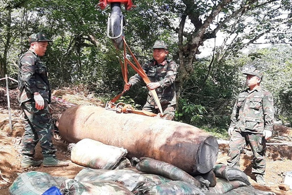 Ngày 18/10, Bộ Quốc phòng đã quyết định giao Trung tâm Công nghệ xử lý bom mìn, Binh chủng Công binh xử lý theo phương án cắt, xì tháo thuốc nổ, bàn giao vỏ quả bom cho Bộ Tư lệnh Thủ đô Hà Nội làm chứng tích chiến tranh.