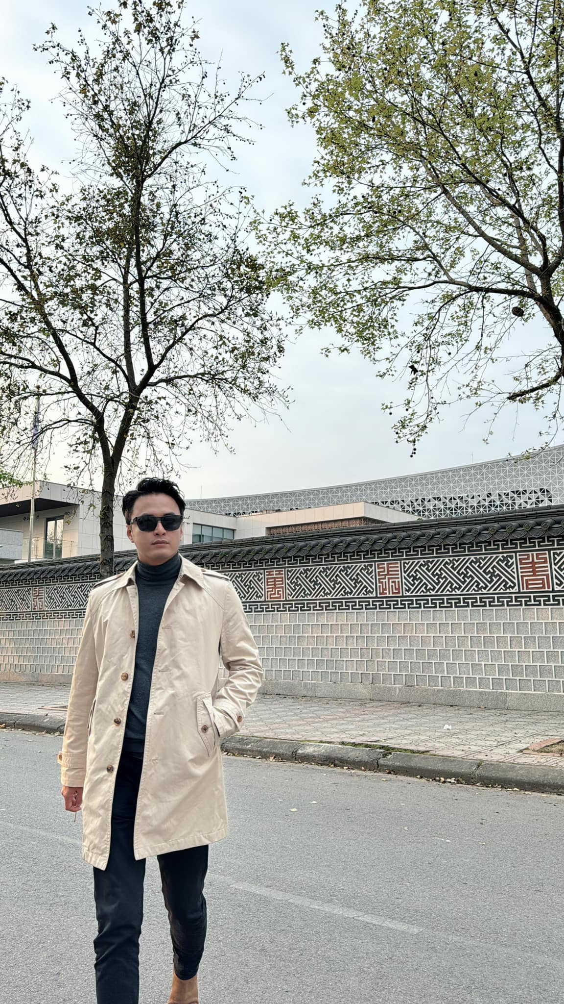 “Hôm nay có cô em khá thân nhắn tin hỏi mình về việc chuyển hướng kinh doanh và nói số học của mình về nghệ thuật đến điểm dừng rồi, cố cũng chỉ đến năm 2027. Mình bảo chuẩn rồi em”, Hồng Đăng chia sẻ. Ảnh: FB Hồng Đăng.