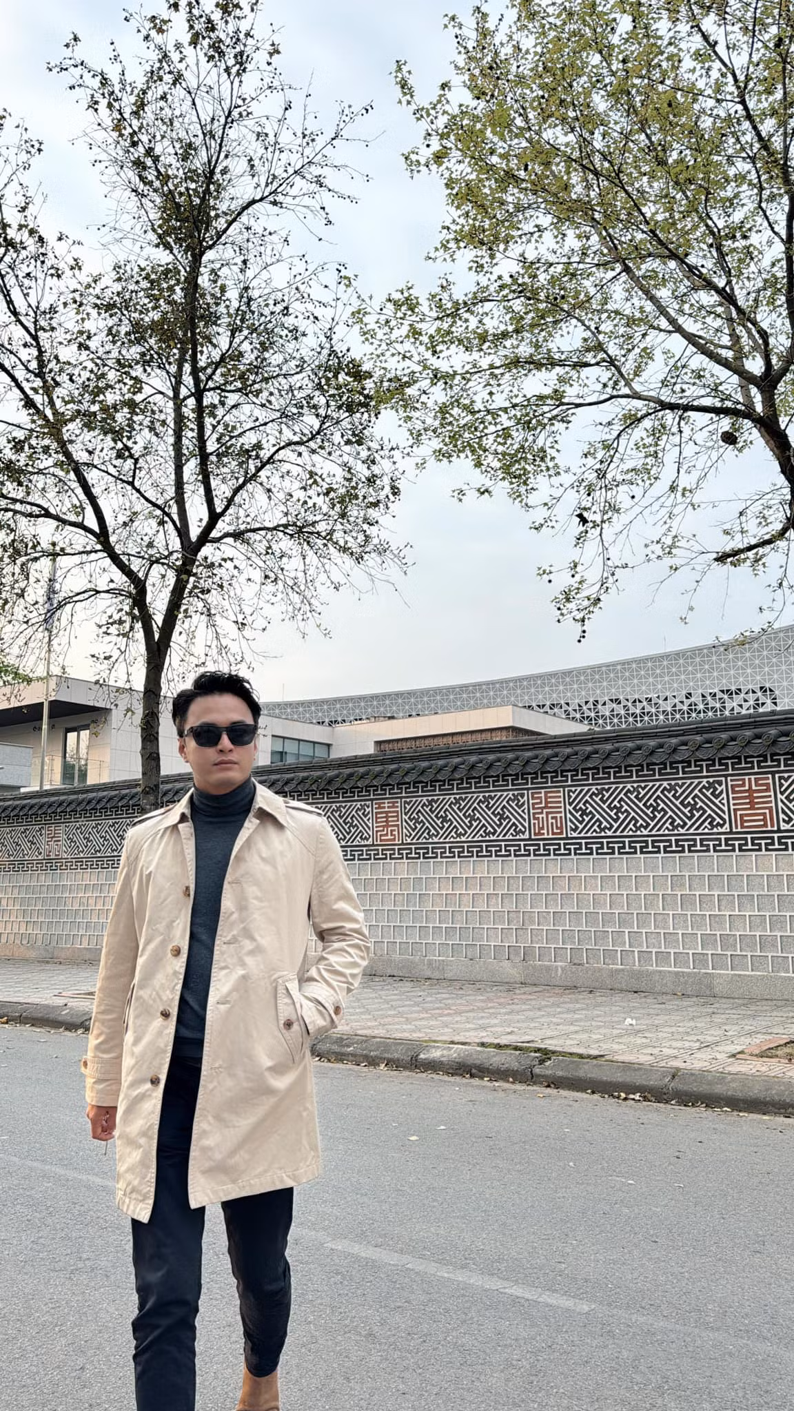 “Hôm nay có cô em khá thân nhắn tin hỏi mình về việc chuyển hướng kinh doanh và nói số học của mình về nghệ thuật đến điểm dừng rồi, cố cũng chỉ đến năm 2027. Mình bảo chuẩn rồi em”, Hồng Đăng chia sẻ. Ảnh: FB Hồng Đăng.