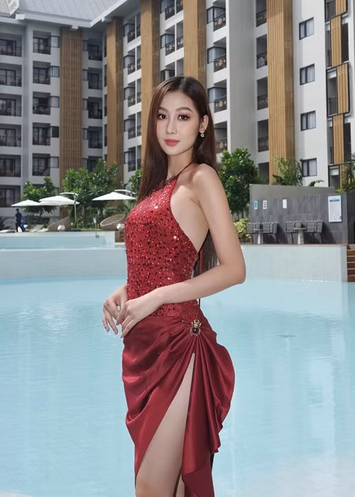 Liên tục lên đồ táo bạo, Quế Anh gợi nhớ đến Thùy Tiên - Miss Grand International 2021. Ảnh: FB Quế Anh.