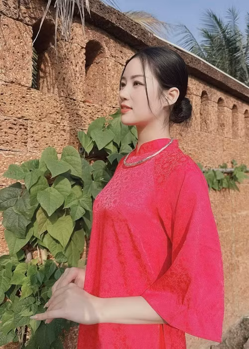 Hiện tại, việc Ngọc Bích thi Hoa hậu Trái đất 2024 gây tranh cãi. Nhiều người cho rằng cô chưa có nhiều kinh nghiệm thi đấu cũng như không nổi bật. Ảnh: FB Cao Ngọc Bích.