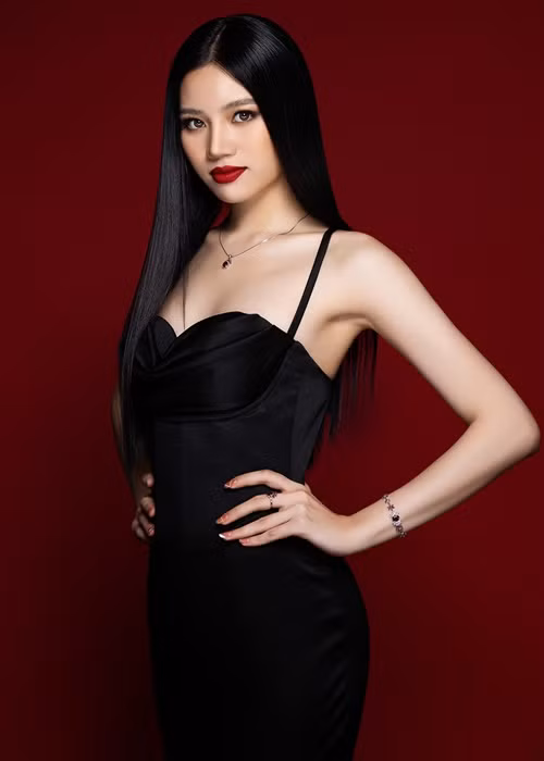 Theo Vietnamnet, hiện tại, chân dài gốc Hưng Yên còn làm việc trong một công ty xây dựng với vị trí phát triển dự án. Ảnh: FB Cao Ngọc Bích.